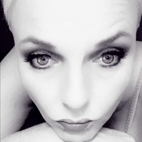 Meet your Posher, Danyelle - Picture 2 of 4